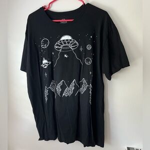 Black UFO tshirt